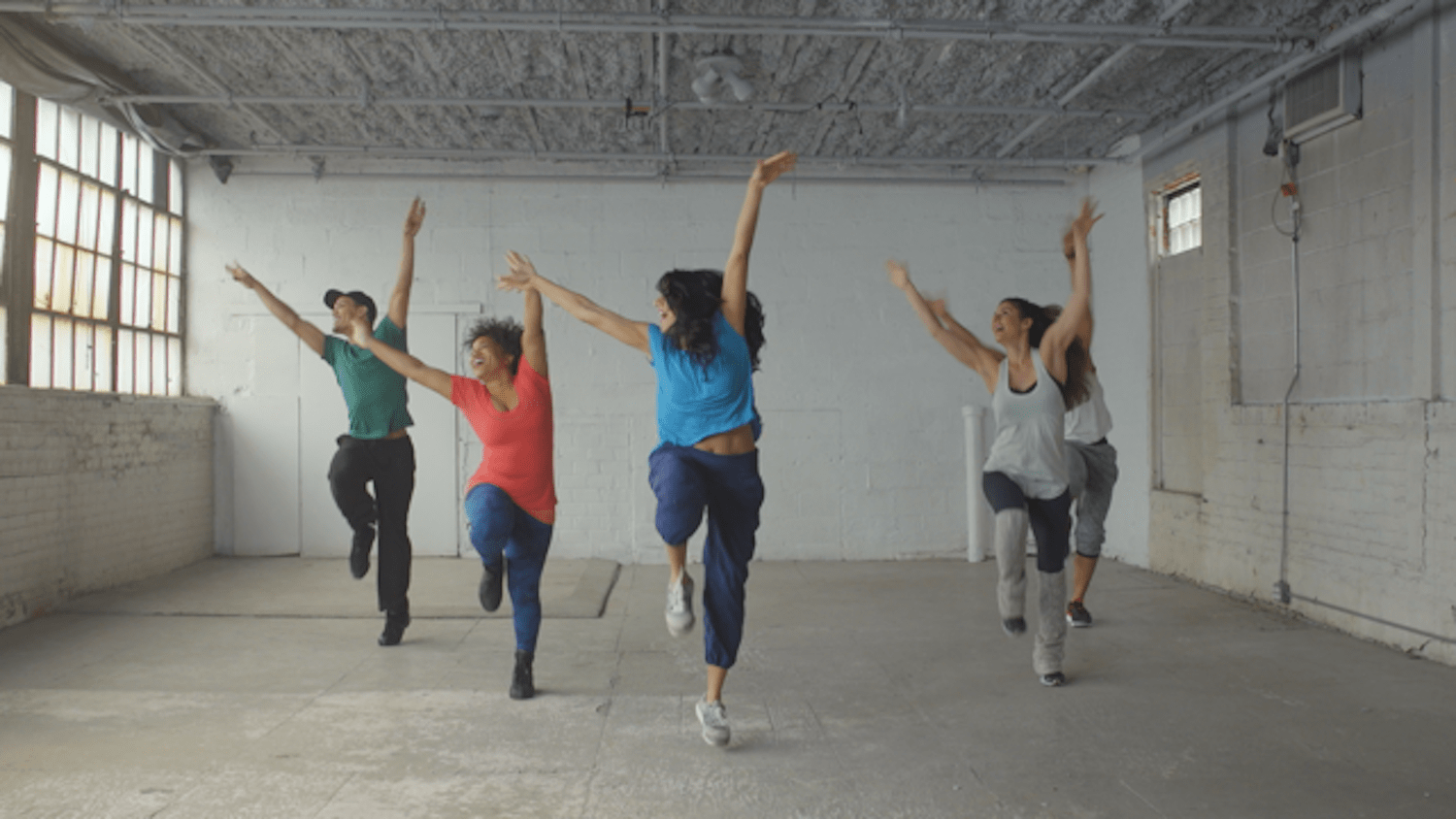 Garjana, a new fitness concept to raise money for Food Tank, is bringing together hundreds of New Yorkers for a one-hour completely immersive dance workout experience.