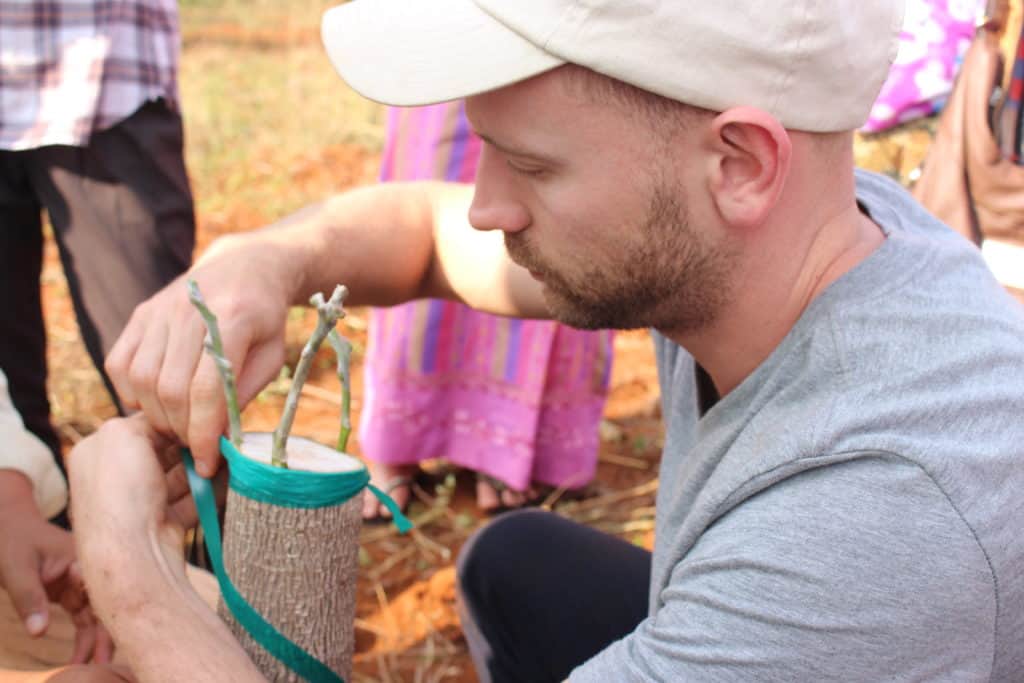 F2F volunteer, Todd Walton, demonstrating grafting techniques. | Photo courtesy of Winrock