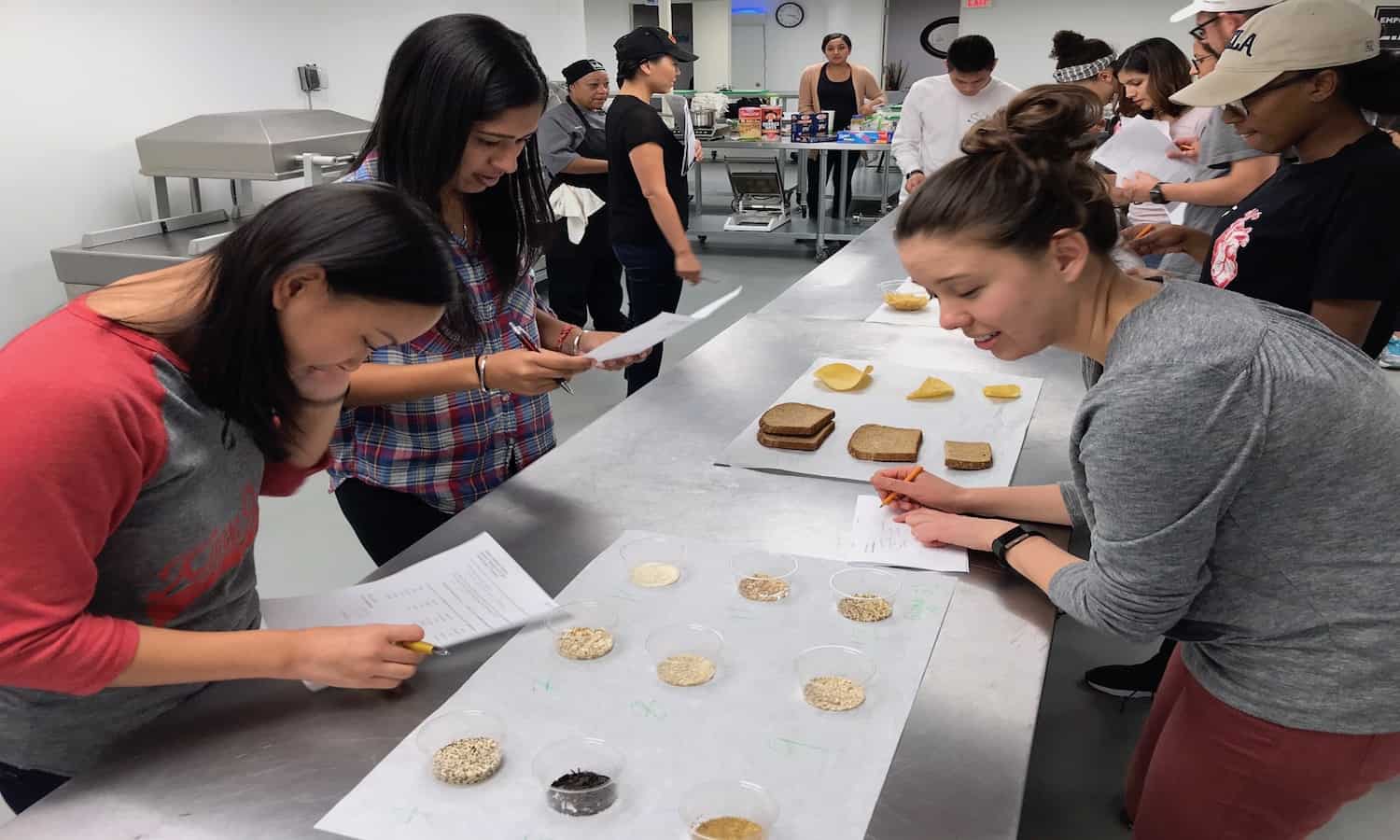 Keck School of Medicine of USC has partnered with L.A. Kitchen to help future doctors provide holistic, practical nutrition advice.