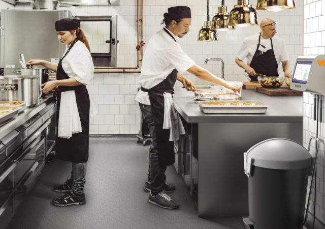 British technology company Winnow Solutions releases a new artificial intelligence that reduces food waste in commercial kitchens and food businesses.