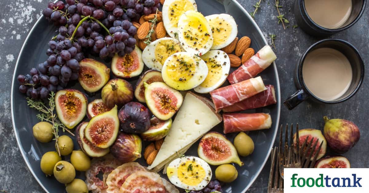Canada’s much anticipated revised food guide was released last month and includes some major changes. The revised guide includes new healthy suggestions such as eating more plant-based proteins and reducing consumption of processed foods, but it also eliminates the previous convention of the four food groups as well as specific serving recommendations.