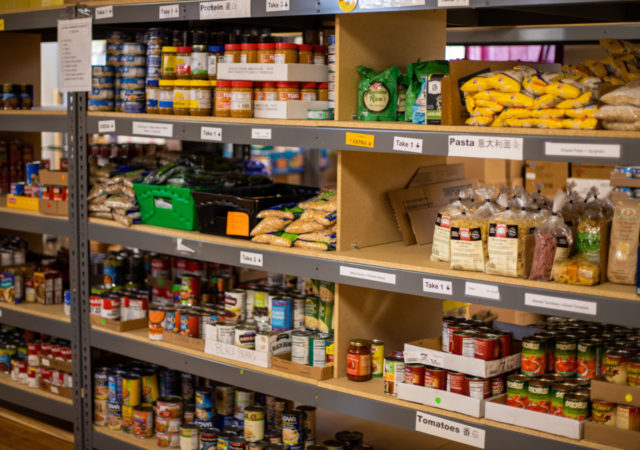 In the United States, a recent report finds that no federal policies and few state policies affecting food bank donations currently prioritize nutrition.