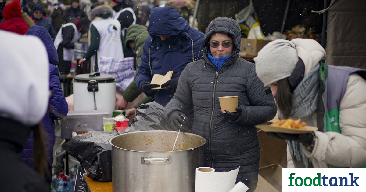 These 12 organizations are helping feed Ukrainian refugees fleeing the invasion.